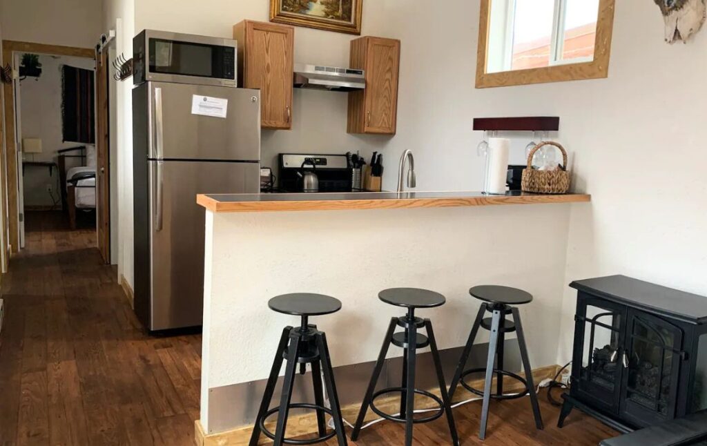 kitchen with bar stools in 2-bedroom cabin rental